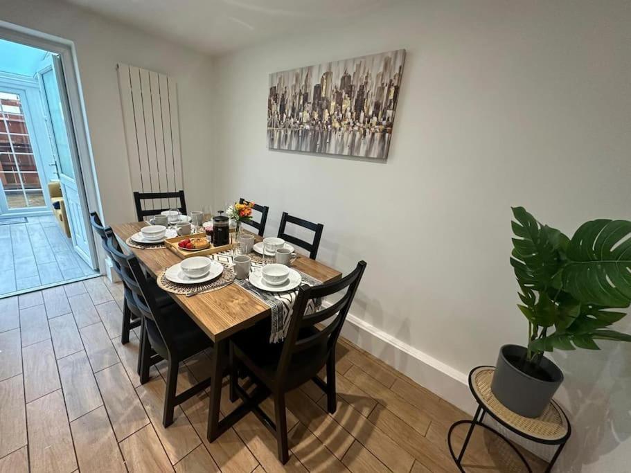Elegant Room In Stylish House Milton Keynes Exteriér fotografie